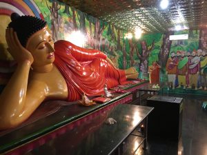 Buda colorido tumbado Mihintale