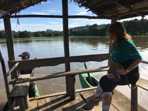 Paseo en el barca en el lago Sigiriya